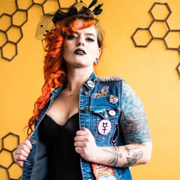 Meet your Posher, Bee - Picture 1 of 1